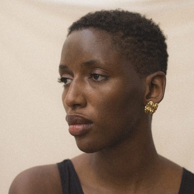 Ami is wearing 001 M